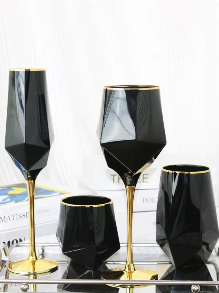 Wine Beer Whiskey - คริสตัลสีดําบริสุทธิ์ Golden Edge แก้วไวน์ Goblet หรูหราไม่สม่ําเสมอห้องพักพิเศษถ้วยแชมเปญวิสกี้แว่นตาเบียร์